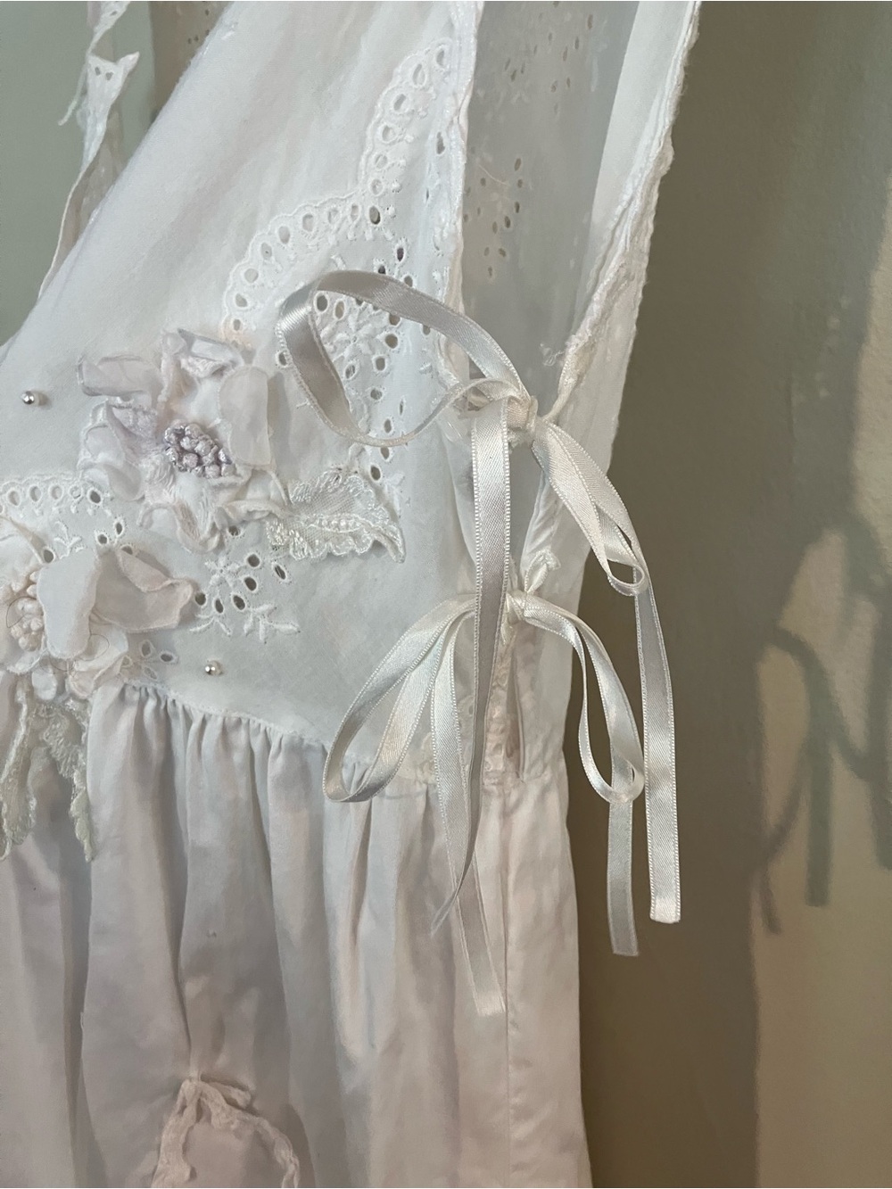 Vintage Cinzia Linea Intima Rosettes Embellished White Nightgown Side Ties - Picture 3 of 7